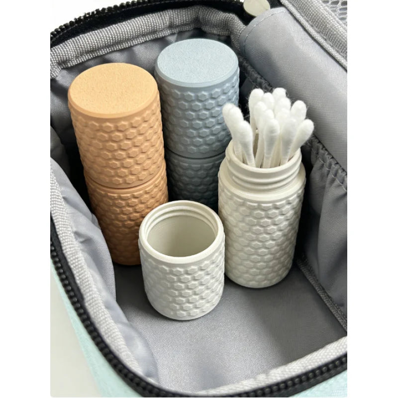 Boîte de rangement, adaptée pour conserver les jeunes pousses et les petits articles. Gain de place, pratique et simplification de l'organisation des articles.
